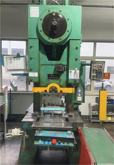 8、100T單發(fā)沖壓機.jpg